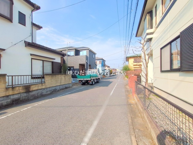蓮田市西新宿第6　新築戸建　リーブル01の前面道路含む現地写真