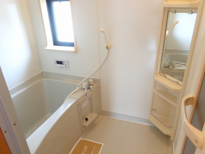 ハイツセリュー Ⅲ棟の浴室|バス・トイレ別