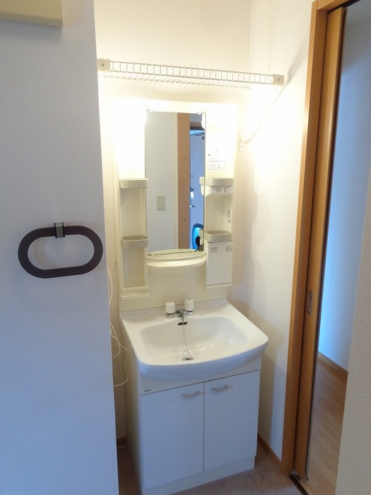 ハイツセリュー Ⅲ棟の独立洗面台|洗面台