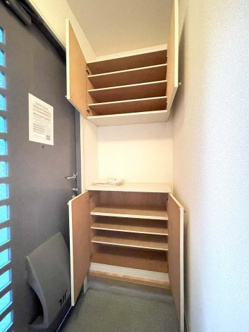 ロアンヌ A棟の収納