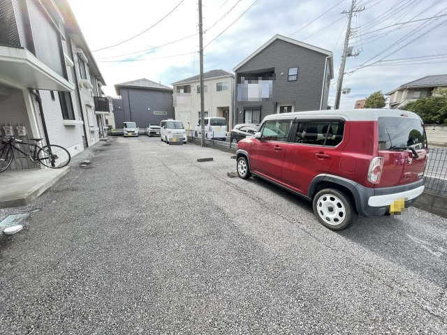 ロアンヌ A棟の駐車場
