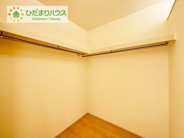 いわき市平下平窪1期　新築戸建　3号棟の収納|"ママに人気のウォークインクローゼット付き！
コートやジャケットはもちろん、季節物や布団なども全部収納できちゃいます(^^)/"