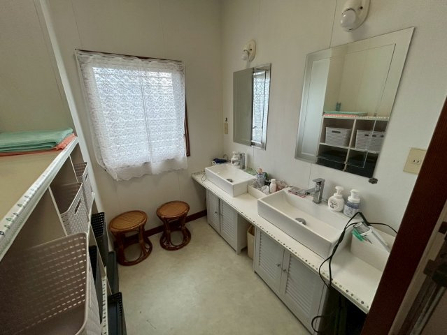 鴨川市宮　中古戸建の独立洗面台