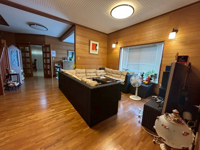 鴨川市宮　中古戸建の居間・リビング
