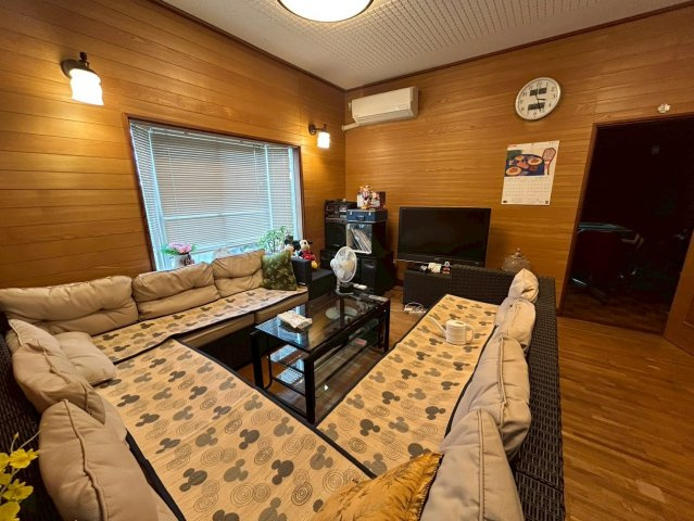 鴨川市宮　中古戸建の居間・リビング