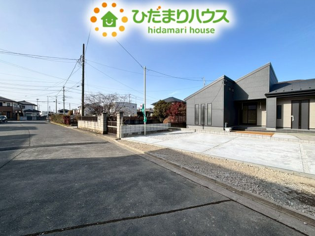 行田市矢場第4　新築一戸建て　リーブルガーデン　01の前面道路含む現地写真
