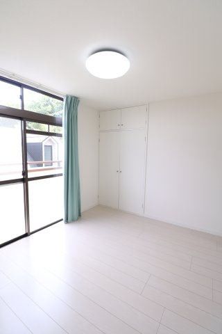 グリーンヒル多摩の寝室|同間取り別部屋の参考写真です。