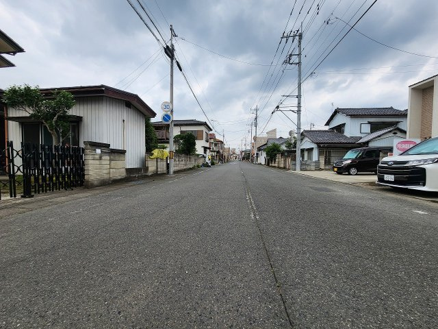 高崎市竜見町売土地の前面道路含む現地写真