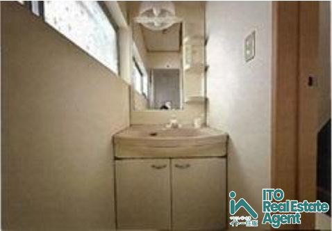 　吉田本町中古戸建の独立洗面台