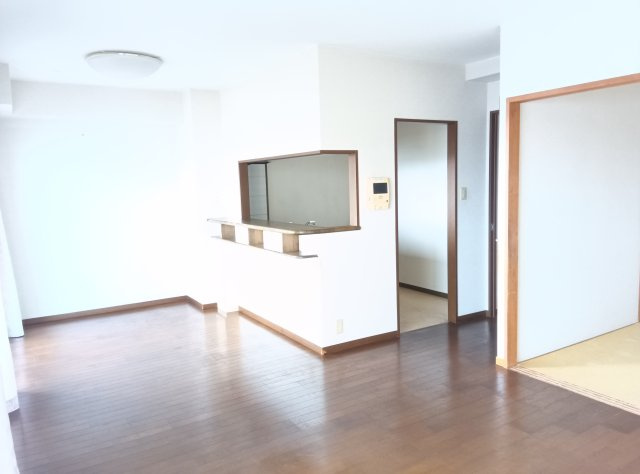 芦屋ハイタウンの居間・リビング