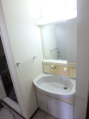 芦屋ハイタウンの独立洗面台|独立洗面台、朝の身支度には欠かせません