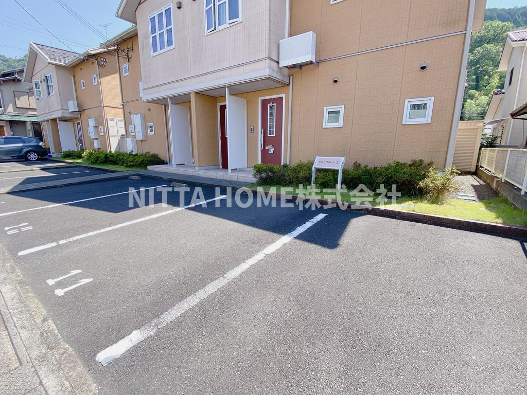 サニーフラットⅠ・Ⅱの駐車場|敷地内に駐車場も完備★