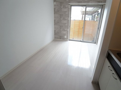 【居間・リビング】 | M’SGARDEN鈴蘭台 | ホワイトを基調とした綺麗な室内