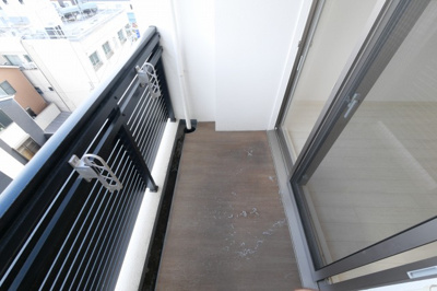 【バルコニー】 | エステムコート大阪シティサイト | 暖かな日差しのふりそそぐバルコニー