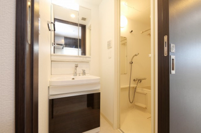 【洗面所】 | エステムコート大阪シティサイト | 独立洗面台です