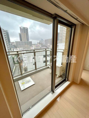 【バルコニー】 | レジディアタワー目黒不動前 | バルコニーからの眺めを楽しみながら食事をしませんか