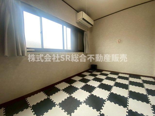 弥生町中古戸建の子供部屋|大きな窓から採光たっぷりです！子供部屋にピッタリです。