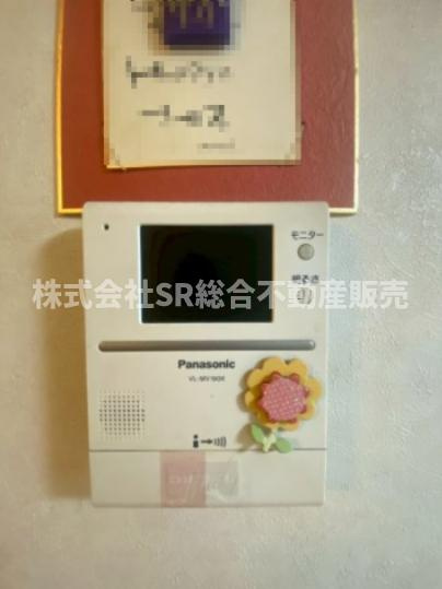 弥生町中古戸建の防犯設備|モニター付きインターホンがあり女性やお子様にも安心です！