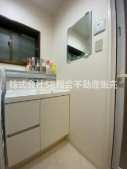弥生町中古戸建の独立洗面台|独立洗面台、朝の身支度には欠かせません