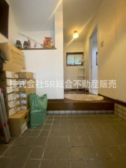 弥生町中古戸建の玄関|玄関広めです