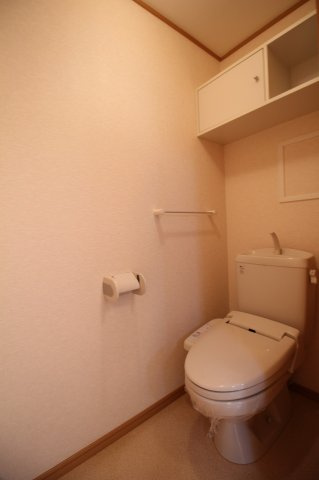 スッド　スピアッツォ　バイアAのトイレ|ゆったりとした空間のトイレです