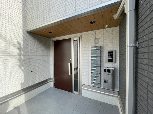 YKメゾン向陽のエントランス