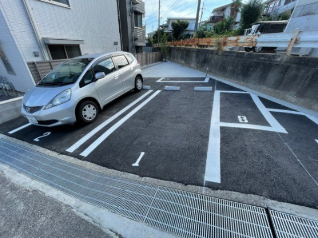 YKメゾン向陽の駐車場