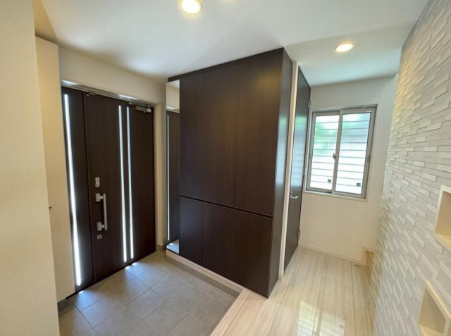 横浜市港南区港南台1丁目 中古戸建て【仲介手数料無料】カースペース2台の玄関