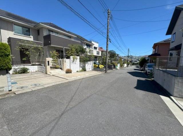 横浜市港南区港南台1丁目 中古戸建て【仲介手数料無料】カースペース2台の前面道路含む現地写真