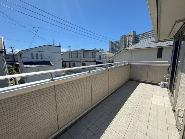 横浜市港南区港南台1丁目 中古戸建て【仲介手数料無料】カースペース2台のバルコニー