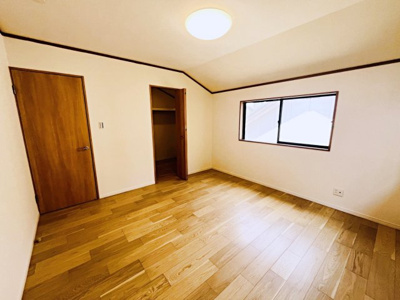 【洋室】 | 厚木市上荻野戸建⑤ | 落ち着いた色調の洋室です