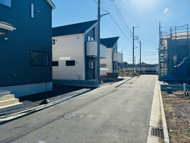 八王子市　諏訪町　新築一戸建て　３７期の前面道路含む現地写真|～北西側5ｍ・南東側5ｍ道路に面しています～