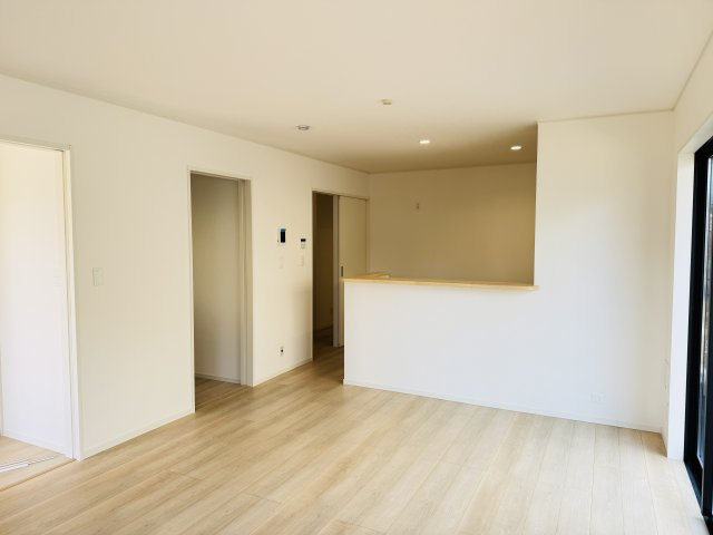 八王子市　諏訪町　新築一戸建て　３７期の前面道路含む現地写真|～北西側5ｍ・南東側5ｍ道路に面しています～