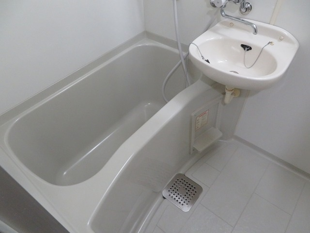 アベニューリップル長田Ⅱの浴室