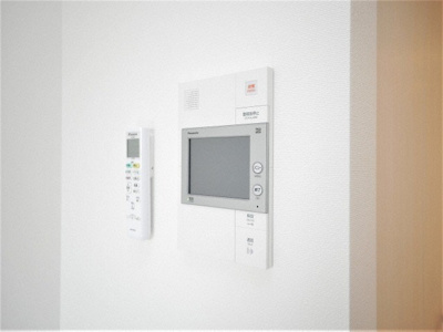 【セキュリティ】 | サムティ上新庄レジデンス | モニター付きインターホンです