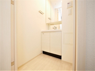 【独立洗面台】 | サムティ上新庄レジデンス | 朝の身支度には欠かせない独立洗面化粧台