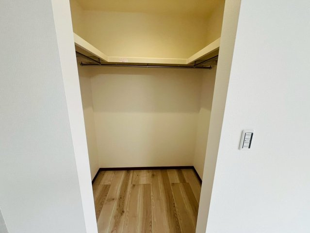 第11期の収納|〇３号棟　ウォークインクローゼット〇
枕棚＋ハンガーパイプ付きで上の空間も最大限活かせる収納です♪
2025年11月撮影