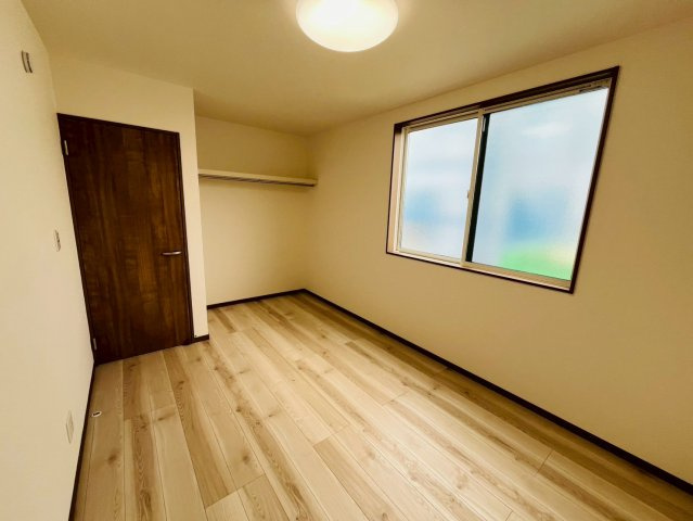 第11期の洋室|〇３号棟　洋室　6帖〇
各居室に収納付きで住みやすさにこだわっています！
2025年11月撮影