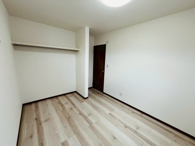 第11期の洋室|〇３号棟　洋室　5.1帖〇
各居室に収納がございますので最大限お部屋を広く使うことができます♪
2025年11月撮影