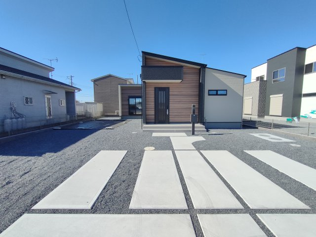 第11期の前面道路含む現地写真|〇３号棟　外観写真〇
広々敷地約93坪！カースペース並列2台駐車可♪
2025年11月撮影