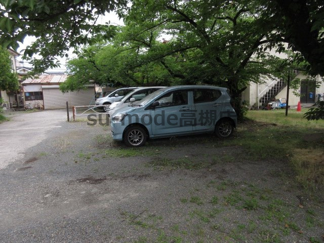 スカイハイツ辻崎の駐車場