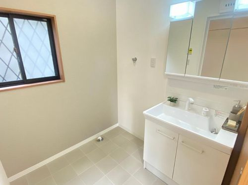 【独立洗面台】 | 【仲介手数料０円】海老名市国分南4丁目　中古一戸建て | 海老名市国分南4丁目　中古一戸建て