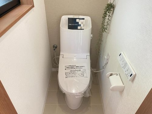 【トイレ】 | 【仲介手数料０円】海老名市国分南4丁目　中古一戸建て | 海老名市国分南4丁目　中古一戸建て