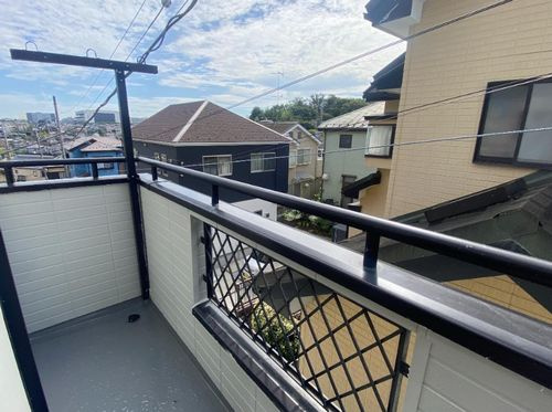 【バルコニー】 | 【仲介手数料０円】海老名市国分南4丁目　中古一戸建て | 海老名市国分南4丁目　中古一戸建て