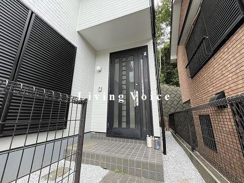 【玄関】 | 【仲介手数料０円】海老名市国分南4丁目　中古一戸建て | 海老名市国分南4丁目　中古一戸建て