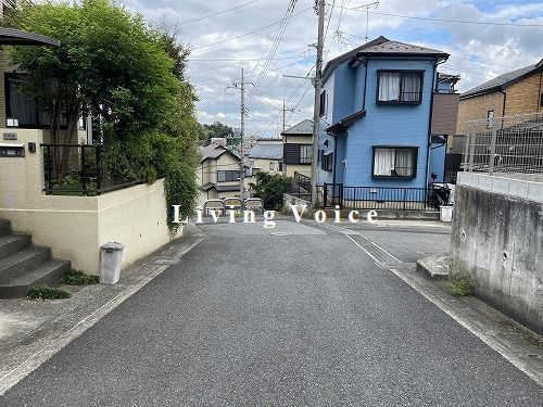 【前面道路含む現地写真】 | 【仲介手数料０円】海老名市国分南4丁目　中古一戸建て | 海老名市国分南4丁目　中古一戸建て