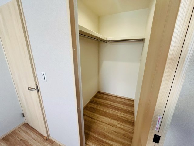 幸手市下川崎　第1期　全7邸の収納|〇６号棟　ウォークインクローゼット〇
枕棚＋ハンガーパイプ付きで上の空間も最大限活かせる収納です♪
2025年11月撮影