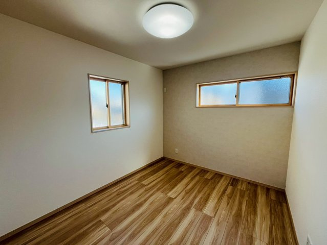 幸手市下川崎　第1期　全7邸の洋室|〇６号棟　洋室　5.9帖〇
収納部屋としても、ご自身の好きなプライベート空間としてもご使用いただけます♪
2025年11月撮影