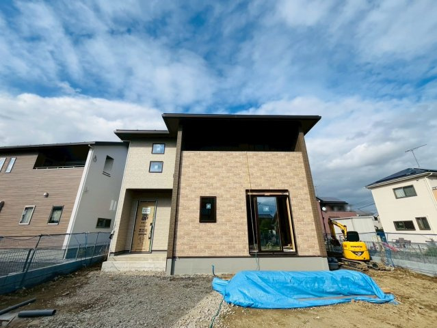 幸手市下川崎　第1期　全7邸の外観|〇４号棟〇
広々主寝室8帖！雨の日も安心インナーバルコニーのある間取りのお家です♪
2025年10月撮影