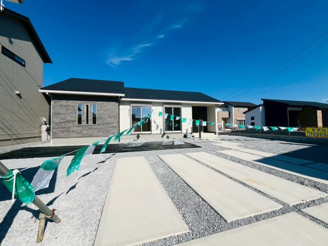 幸手市下川崎　第1期　全7邸の外観|陽当り良好！カースペース並列2台駐車可能です♪
2025年11月撮影